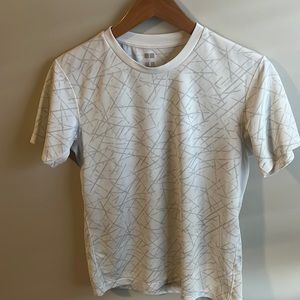 Uniqlo White and Gray Short Sleeve Tee